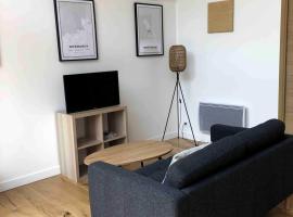 chalet atypique proche Portbail Denneville, hôtel à Saint-Lo-dʼOurville