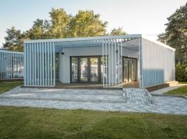 Sea Bees vacation homes, parkol&oacute;val rendelkező hotel Ragaciemsben