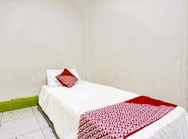 SPOT ON 91500 Suci Homestay SyariahNearKilas 7 TV, hotel v destinaci Tanjunguma
