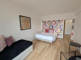Chambre colorée au centre de Briare, petit-déjeuner inclus - FR-1-590-570, khách sạn ở Briare