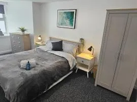 Modern, Spacious, Central 2-Bed Plymouth Apartment