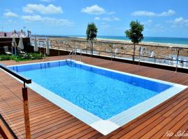 Hotel y Apartamentos Conilsol, hotel in Conil de la Frontera