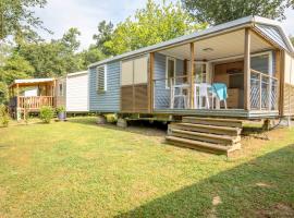 Camping des Salines, hotel v destinaci Salies-de-Béarn