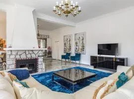 Luxury villa with tennis & pool