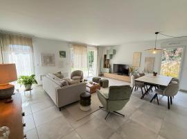 Cosy flat - Garden - Swimming pool, Hotel in Valbonne