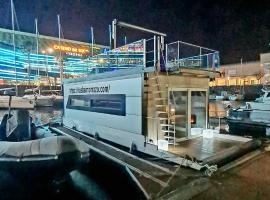 Barco-Apartamento en el Náutico de Vigo, hotell i Vigo