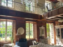 LA MEFFRAIS 1741 - Manoir d'hôtes avec Parking Privé - 3 minutes de Dinan