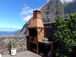 Mountain Retreat in Frontera with Terrace & BBQ