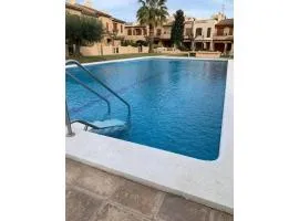 Casa pareada con piscina en la Costa Dorada