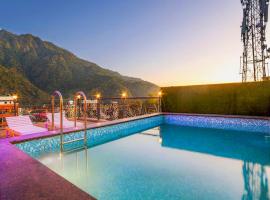 LA Riqueza Pride Inn # Customer's Favourite Hotel in Tapovan #Free use of Swimming Pool & Gym # Mountain View Rooms # Close to Lakshman Jhula # Free Parking, hotel v destinaci Rišikéš