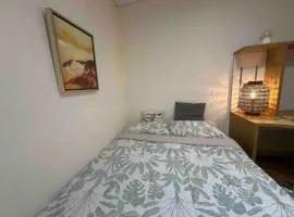 City Cozy room free parking & wifi