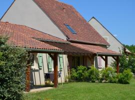 Villa in Lanzac with Private Garden, Hotel in Lanzac