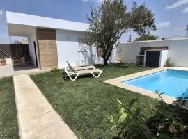 Passive House con piscina y jardín privado