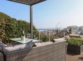 15 Summerland Avenue