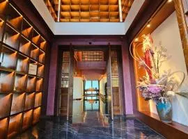 The Purple Horse Hotel 北京紫龙花园酒店 - Beijing Sky Garden Boutique Hotel & Rooftop Infinity Mini Pool - Near Forbidden City, Wangfujing, Tiananmen, Lama Temple - Personalised Tours