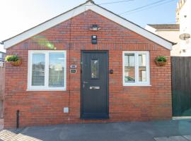 Luxury Cosy Central Detached Cardiff Bungalow with Free Parking, bungalow in Cardiff