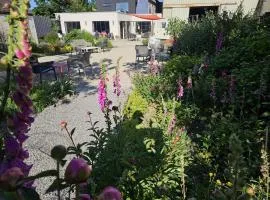 Country home with a Pub, Restaurant & Brewery onsite !