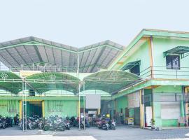 OYO 91747 Gamping Homestay Syariah, ξενοδοχείο σε Gresik