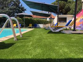Hotel Des 4 Vents "Esprit Camargue" – hotel w mieście Aigues-Mortes