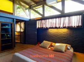 Chale na Mata Atlantica com rio e imersao natural