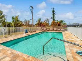Gulf Access with Boat Slip, Heated Saltwater Pool, Dog-Friendly - Bacino Vista #203 - Roelens