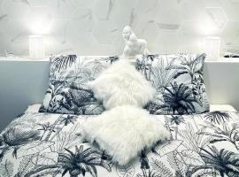 Ici, dort un Yeti, Hotel in Planay