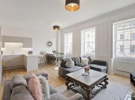 Large Luxury City Centre Flat with Balcony