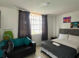 Oasis Familiar Socorro para 6 , 3 habs Pet Friendly, hotel i Socorro
