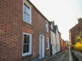 10 Upper Linney