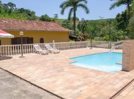 Piscina, churrasco, fogão a lenha a uma hora de BH