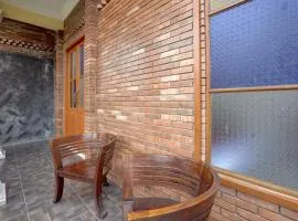 OYO Life 92030 Ef Palm Guest House Family