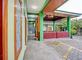 OYO Life 92043 Kost Barokah Syariah Madiun