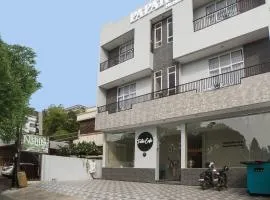 SUPER OYO Capital O 92066 Papakoel Hotel & Cafe