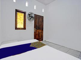 Hotel O Fun Guesthouse Syariah, khách sạn ở Mojokerto