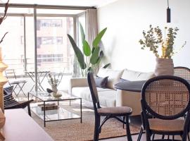 Depto de lujo en Avenida Kennedy, cerca de Clinica Alemana, hôtel à Santiago