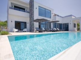 Luxury Villa Apeiro in Plaka, Hotel in Plaka