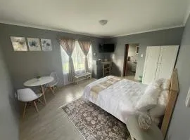 York-R102 Airport Road - Modern Comfort