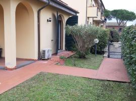 Villa Maria 3 floors independent with garage、シナルンガのホテル