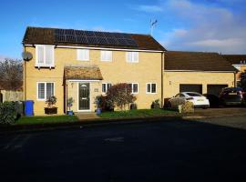 Spacious, well presented modern house, ξενοδοχείο σε Kings Sutton