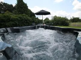 Home with HotTub near AltonTowers & Waterworld sot