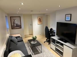 Cosy, modern apartment near the city center, alojamento em Senja