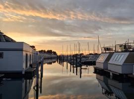 Floating House - MARINA PEARL, ξενοδοχείο με υδρομασάζ σε Portorož