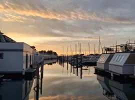 Floating House - MARINA PEARL