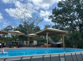 Howler Jungle Cabanas Belize, Hotel in Belize City