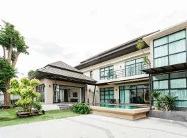 Luxury Pool Villa 77
