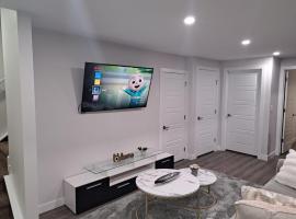Cozy 2 Bedroom Walkout Basement, отель в городе Calgary