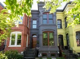 Cozy Vintage Escape 4BR 4BA Near DC Attractions!