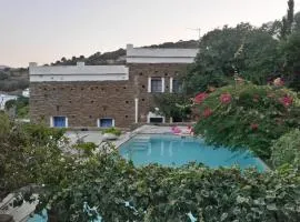 Anezas Mansion stone-built traditional villa
