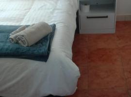 Family Home in Burnside、ブラワヨのホテル