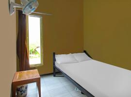 OYO 92308 Kos Duduk, hotel en Lajor